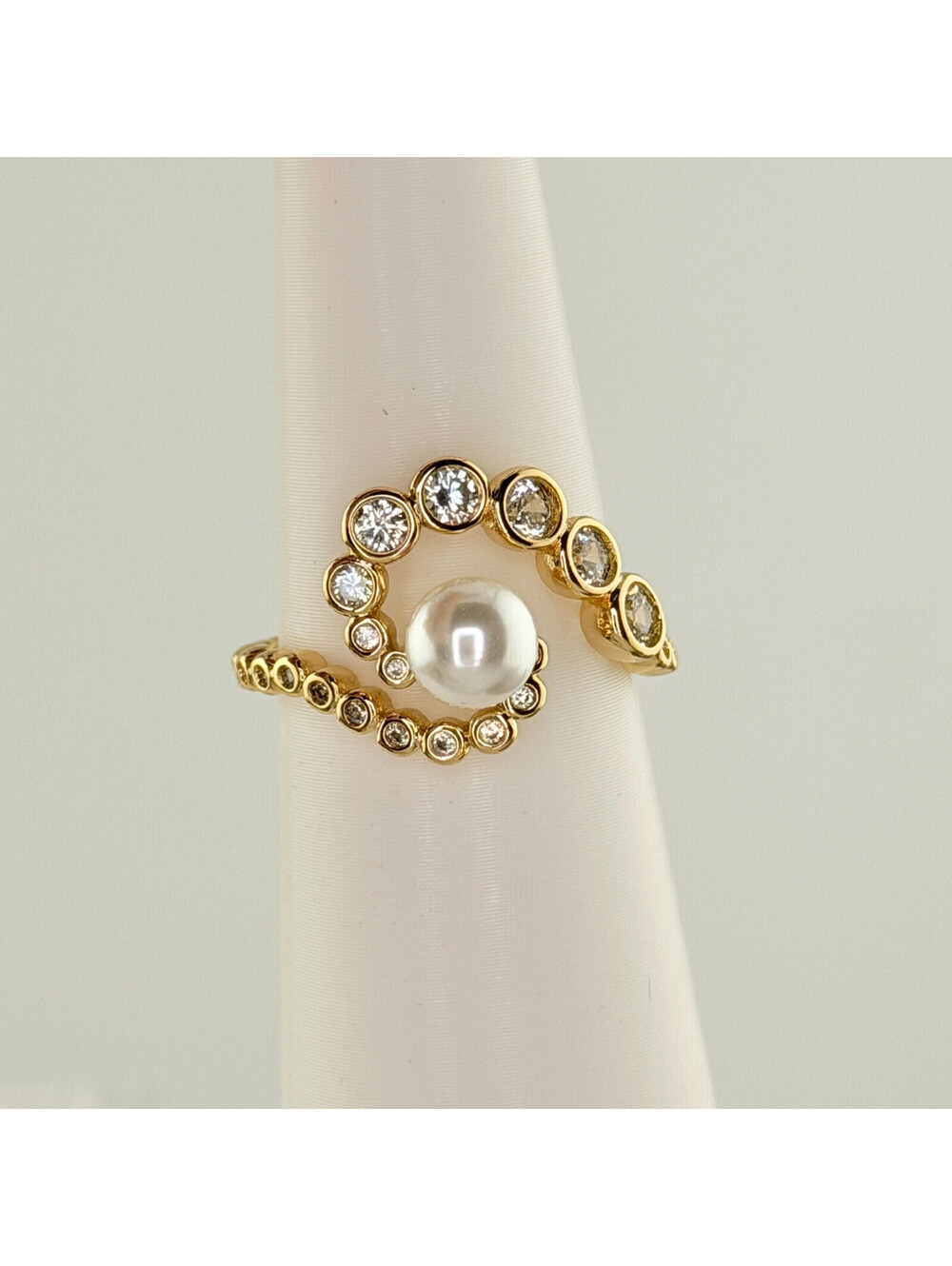 Bomb Party June Ring Sz 7 RG44930 "Wrapped In A Whisper” Pearl on Yellow Gold
